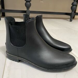 Black Womans Rain Boots